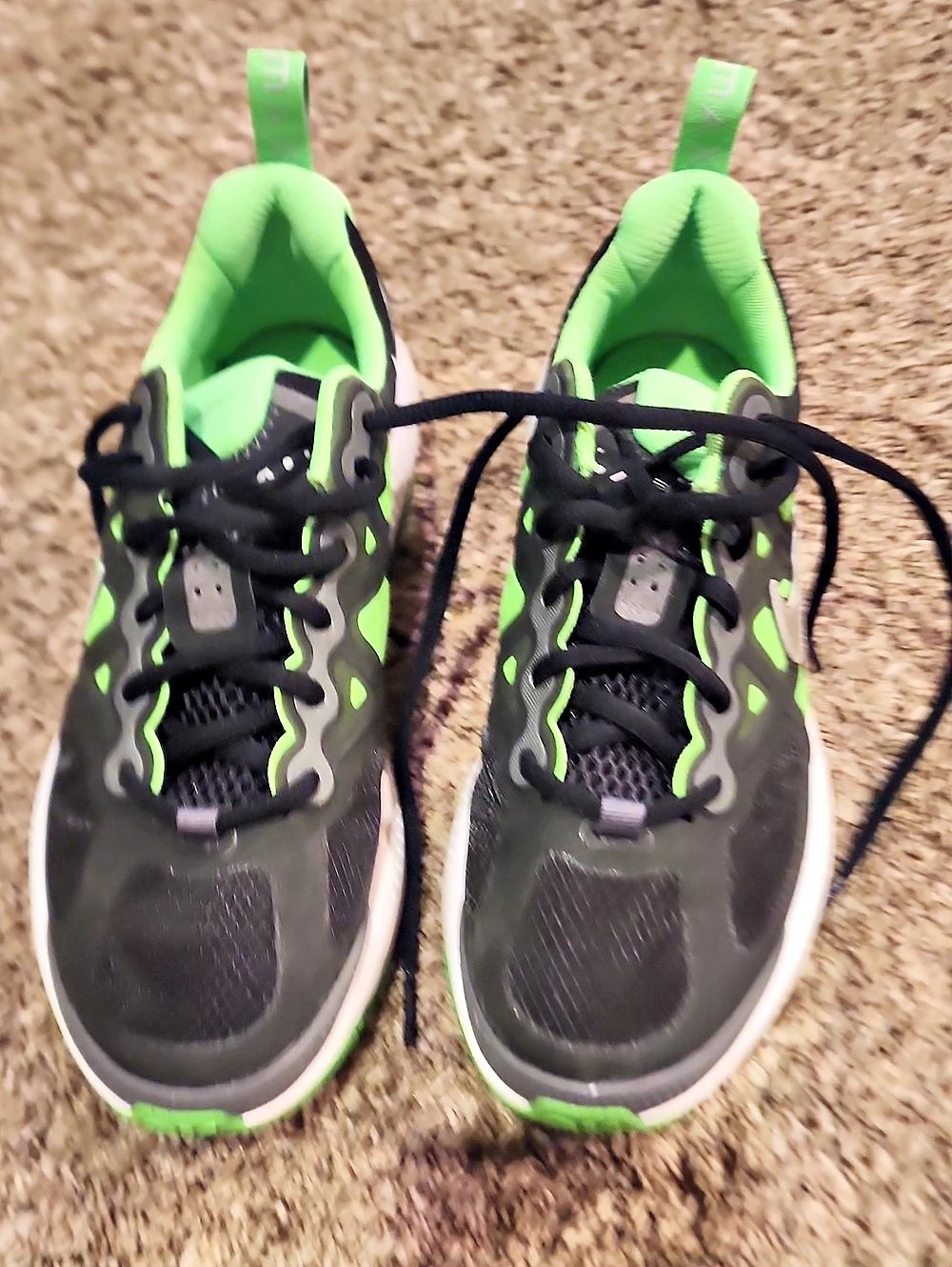 Nike Air Max Axis Men's Athletic Shoes Black & Green